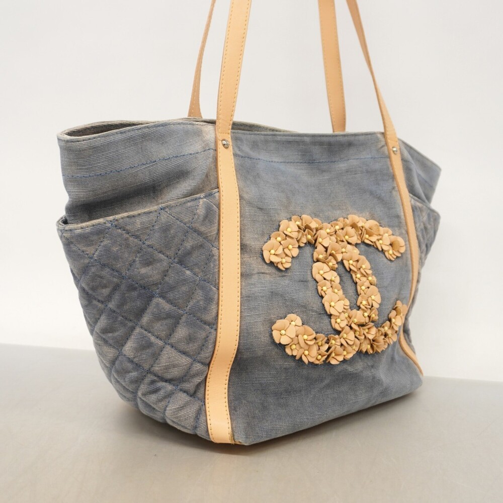 CHANEL Cream Tote Bag - Picture 2 of 13